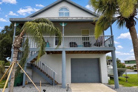 House in Punta Gorda, Florida 2 bedrooms, 140.47 sq.m. № 2273196