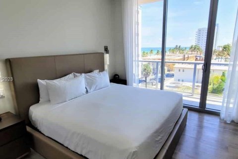 Copropriété à vendre à Hollywood, Floride: 2 chambres, 78.32 m2 № 1861515 - photo 2