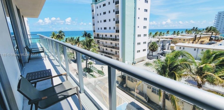Condo à Hollywood, Floride, 2 chambres  № 1861515