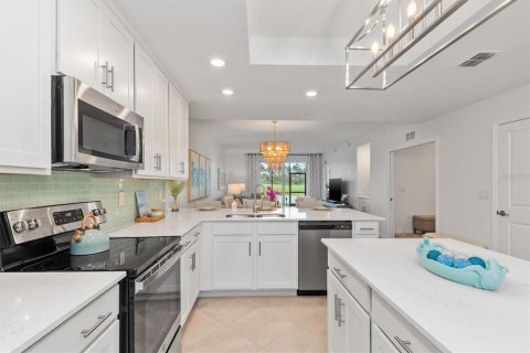 Condo in Venice, Florida, 2 bedrooms in WELLEN PARK  № 1801537 - photo 11
