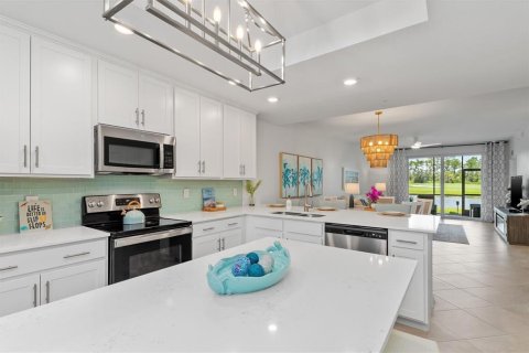 Condo in Venice, Florida, 2 bedrooms in WELLEN PARK  № 1801537 - photo 9