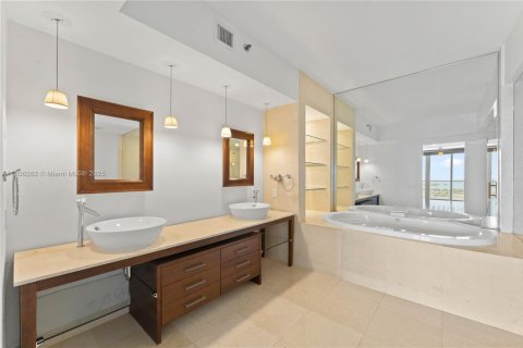 Condominio en venta en Miami Beach, Florida, 3 dormitorios, 200.48 m2 № 1865238 - foto 18