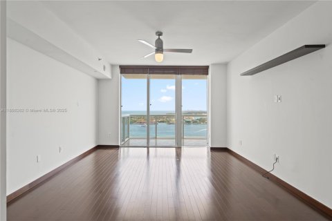 Condominio en venta en Miami Beach, Florida, 3 dormitorios, 200.48 m2 № 1865238 - foto 15