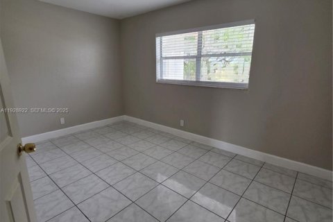 Купить кондоминиум в Дирфилд-Бич, Флорида 2 спальни, 65.87м2, № 1987532 - фото 5