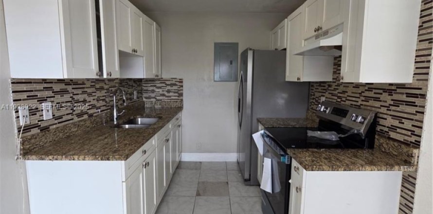 Кондоминиум с 2 спальнями в Дирфилд-Бич, Флорида № 1987532