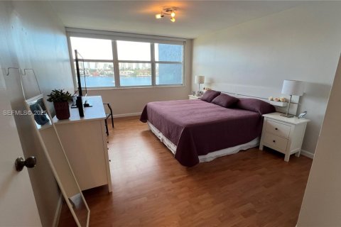 Купить кондоминиум в Норт-Майами-Бич, Флорида 2 спальни, 112.69м2, № 1942541 - фото 11