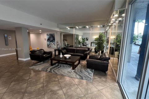 Купить кондоминиум в Норт-Майами-Бич, Флорида 2 спальни, 112.69м2, № 1942541 - фото 2