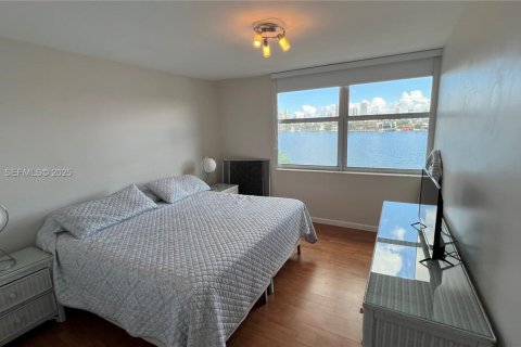 Купить кондоминиум в Норт-Майами-Бич, Флорида 2 спальни, 112.69м2, № 1942541 - фото 15