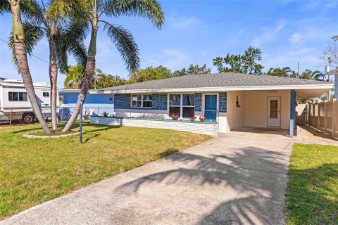 Casa en venta en Indian Rocks Beach, Florida, 2 dormitorios, 65.22 m2 № 1737076 - foto 3