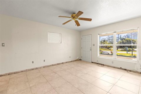Casa en venta en Indian Rocks Beach, Florida, 2 dormitorios, 65.22 m2 № 1737076 - foto 12
