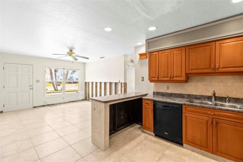 Casa en venta en Indian Rocks Beach, Florida, 2 dormitorios, 65.22 m2 № 1737076 - foto 21