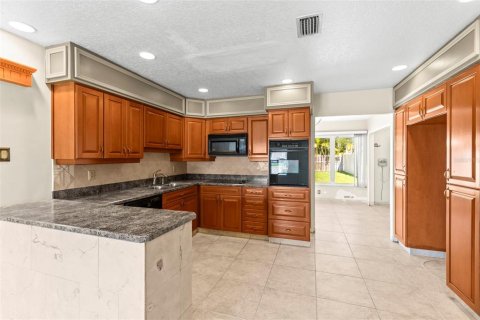 Casa en venta en Indian Rocks Beach, Florida, 2 dormitorios, 65.22 m2 № 1737076 - foto 19