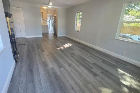 Villa ou maison à louer à Tampa, Floride: 3 chambres, 81.38 m2 № 2416548 - photo 4