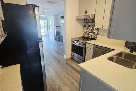 Villa ou maison à louer à Tampa, Floride: 3 chambres, 81.38 m2 № 2416548 - photo 11