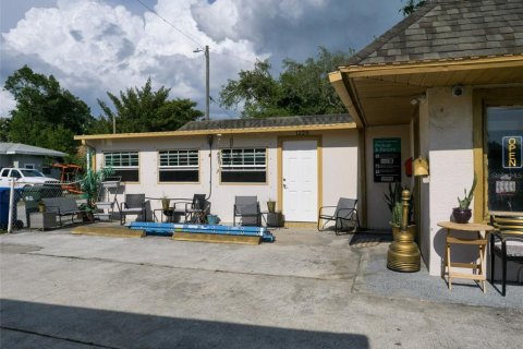 Commercial property in Largo, Florida 216.46 sq.m. № 2101595
