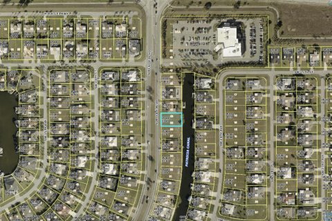 Commercial property in Cape Coral, Florida № 2259692 - photo 15