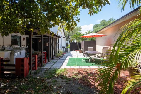 House in Miami, Florida 2 bedrooms, 108.97 sq.m. № 1756948 - photo 15