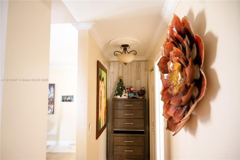 House in Miami, Florida 2 bedrooms, 108.97 sq.m. № 1756948 - photo 21