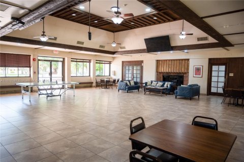 House in Miami, Florida 2 bedrooms, 108.97 sq.m. № 1756948 - photo 17