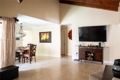House in Miami, Florida 2 bedrooms, 108.97 sq.m. № 1756948 - photo 22
