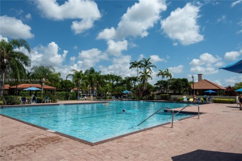 House in Miami, Florida 2 bedrooms, 108.97 sq.m. № 1756948 - photo 6