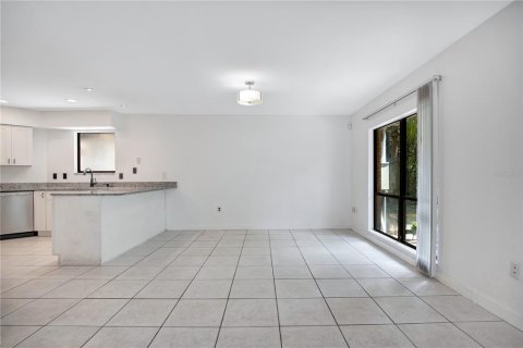 Touwnhouse à vendre à Casselberry, Floride: 2 chambres, 164.25 m2 № 2197005 - photo 12