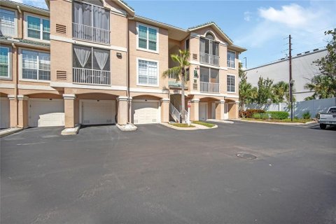 Copropriété à louer à Tampa, Floride: 2 chambres, 109.25 m2 № 1903387 - photo 2