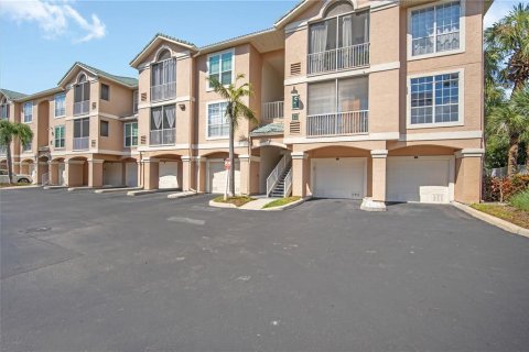 Copropriété à louer à Tampa, Floride: 2 chambres, 109.25 m2 № 1903387 - photo 1