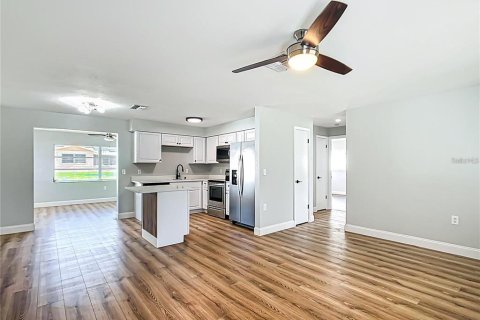 House in Beverly Hills, Florida 3 bedrooms, 133.04 sq.m. № 1918959 - photo 3