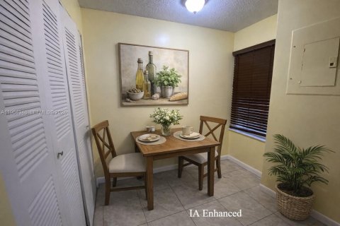 Condo in Hialeah, Florida, 1 bedroom  № 2026399 - photo 5