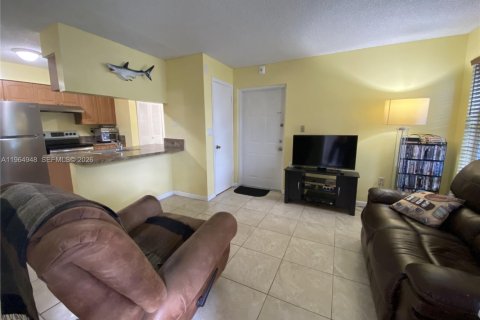 Condo in Hialeah, Florida, 1 bedroom  № 2026399 - photo 3