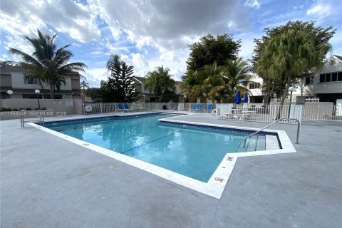 Condo in Hialeah, Florida, 1 bedroom  № 2026399 - photo 10