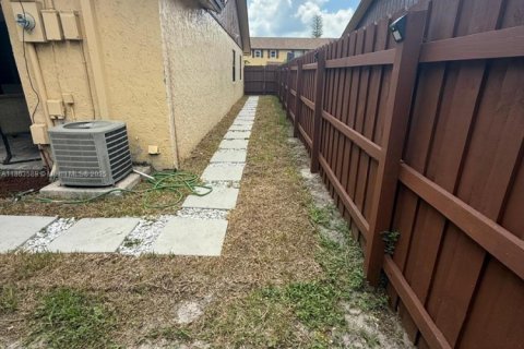 Casa en alquiler en Deerfield Beach, Florida, 3 dormitorios, 106.65 m2 № 1891358 - foto 11