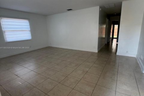 Casa en alquiler en Deerfield Beach, Florida, 3 dormitorios, 106.65 m2 № 1891358 - foto 21