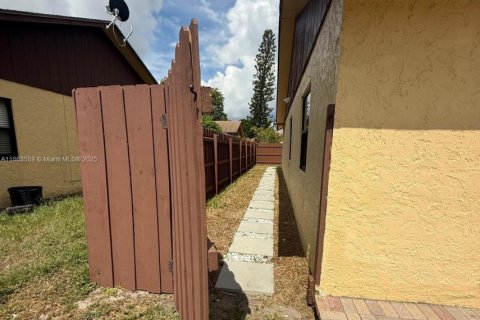 Casa en alquiler en Deerfield Beach, Florida, 3 dormitorios, 106.65 m2 № 1891358 - foto 9