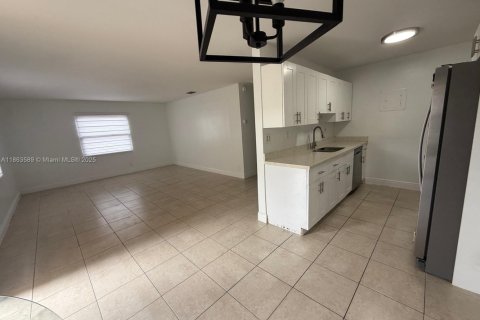 Casa en alquiler en Deerfield Beach, Florida, 3 dormitorios, 106.65 m2 № 1891358 - foto 10