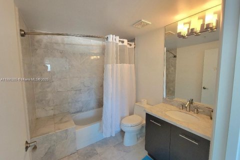 Copropriété à vendre à Miami Beach, Floride: 2 chambres, 95.32 m2 № 1943848 - photo 10