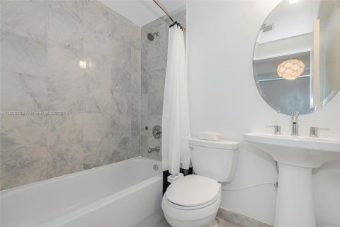 Condominio en venta en Miami Beach, Florida, 2 dormitorios, 95.32 m2 № 1943848 - foto 19