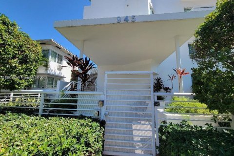 Copropriété à vendre à Miami Beach, Floride: 2 chambres, 95.32 m2 № 1943848 - photo 3