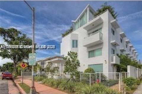 Copropriété à vendre à Miami Beach, Floride: 2 chambres, 95.32 m2 № 1943848 - photo 1