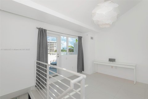 Condominio en venta en Miami Beach, Florida, 2 dormitorios, 95.32 m2 № 1943848 - foto 25