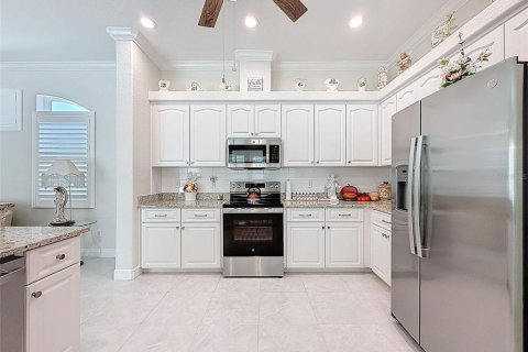 Villa ou maison à vendre à Spring Hill, Floride: 3 chambres, 221.39 m2 № 2148462 - photo 2