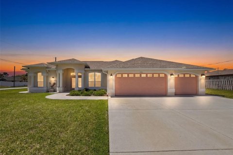 Villa ou maison à Spring Hill, Floride 3 chambres, 221.39 m2 № 2148462