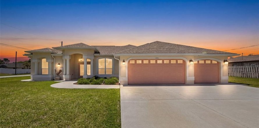 Villa ou maison à Spring Hill, Floride 3 chambres, 221.39 m2 № 2148462