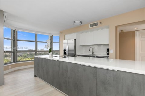 Condominio en venta en Aventura, Florida, 2 dormitorios, 128.21 m2 № 1991867 - foto 9