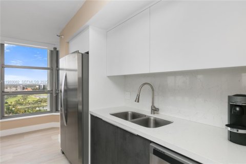 Condominio en venta en Aventura, Florida, 2 dormitorios, 128.21 m2 № 1991867 - foto 13