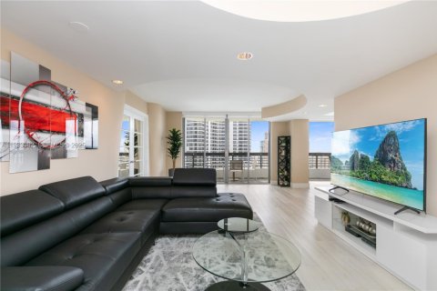 Condominio en venta en Aventura, Florida, 2 dormitorios, 128.21 m2 № 1991867 - foto 2