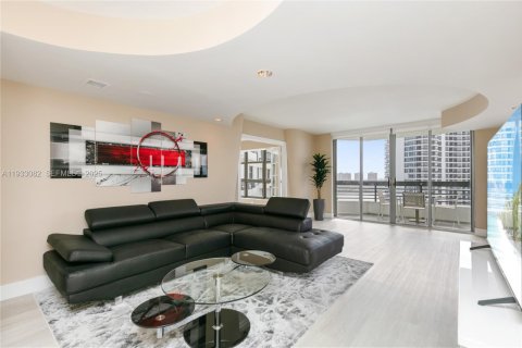 Condominio en venta en Aventura, Florida, 2 dormitorios, 128.21 m2 № 1991867 - foto 1
