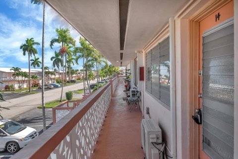 Condo in Hallandale Beach, Florida, 1 bedroom  № 1487662 - photo 19