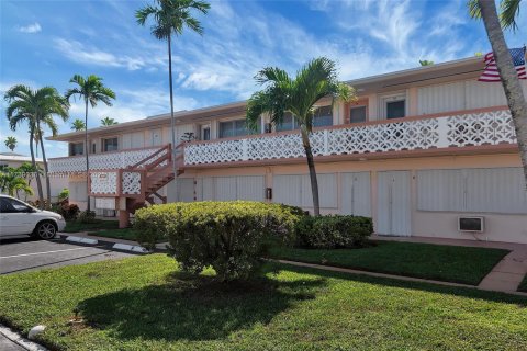 Condo in Hallandale Beach, Florida, 1 bedroom  № 1487662 - photo 16